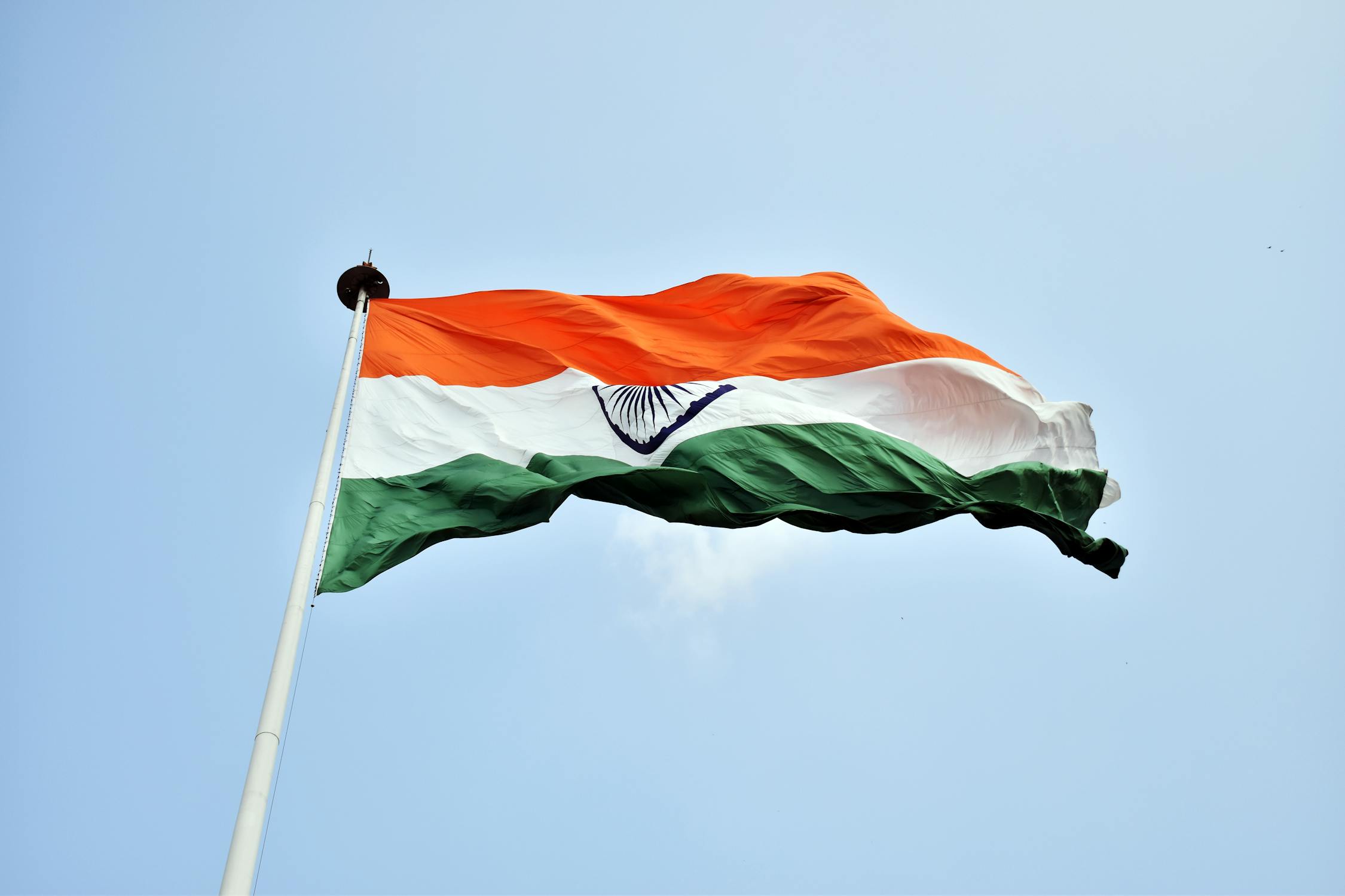 Green White and Orange Flag · Free Stock Photo - Vlag Oranje Wit Groen Met Rondje