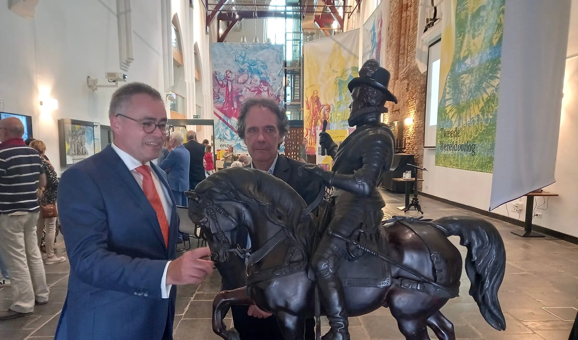 Grootste fan Jos Wienen opent tentoonstelling Willem van Oranje | Rodi - De Zwijger Het Leven Van Willem Van Oranje
