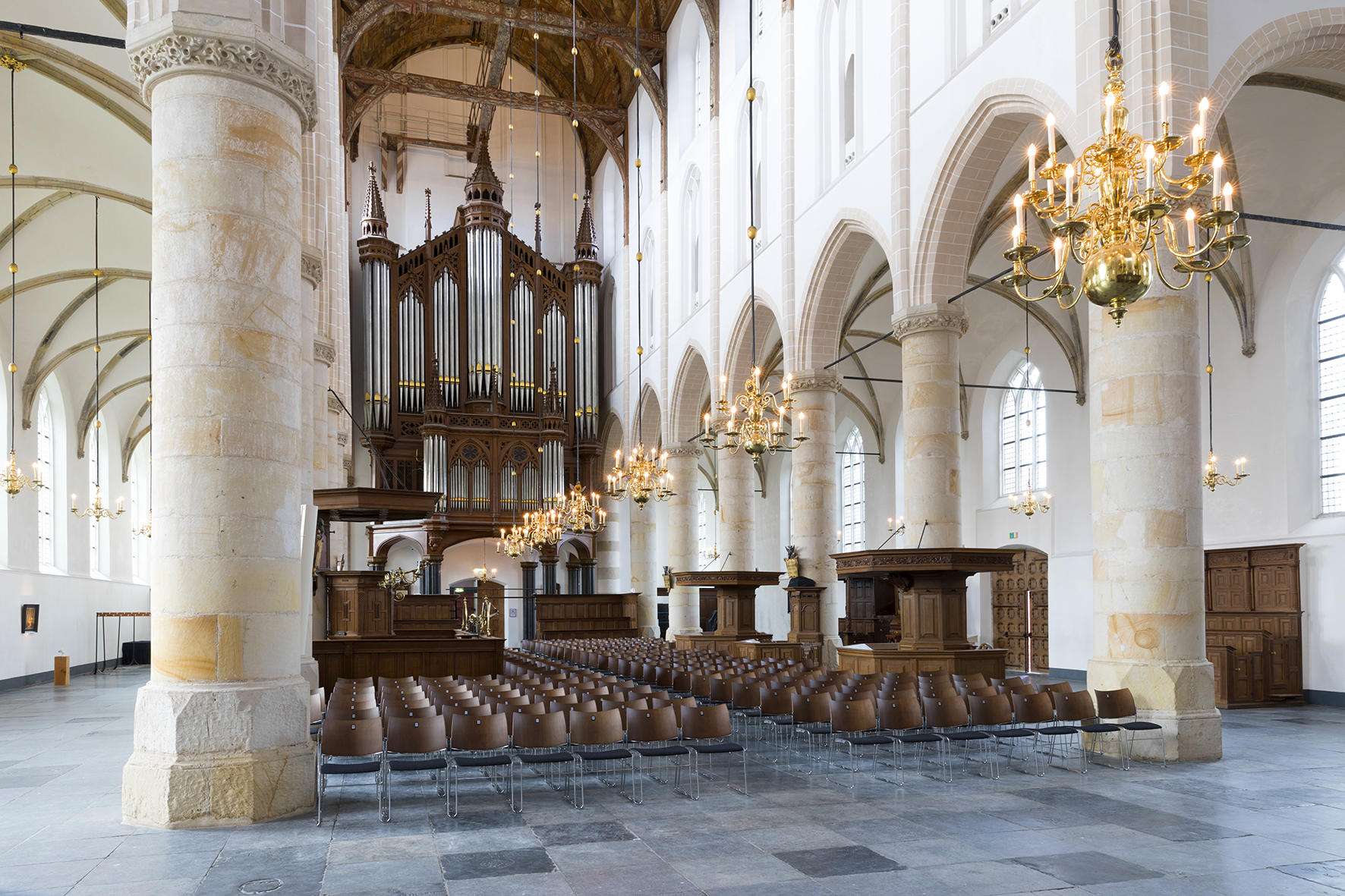 Grote Kerk Naarden|Circulair kerkmeubilair Casala refurbished kerkstoelen - Grote Kerk In Naarden