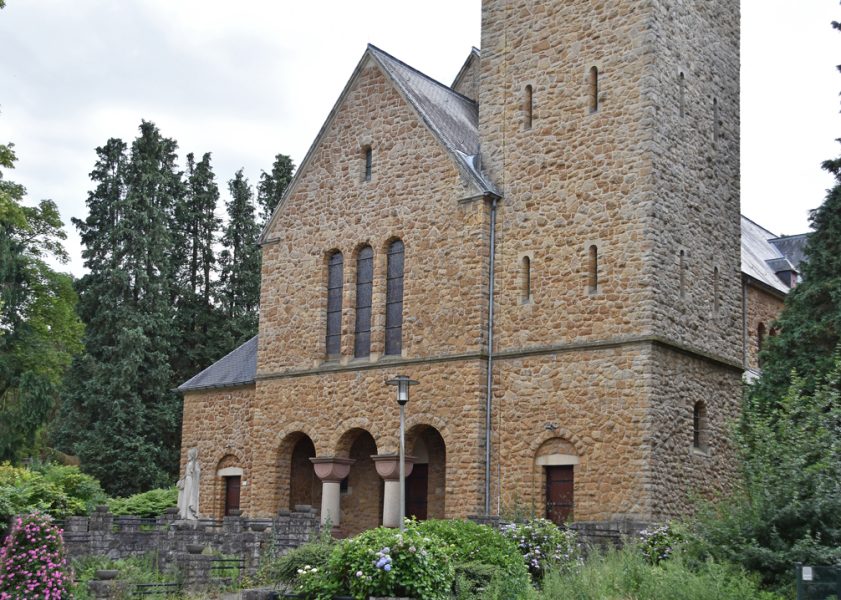 Haanrade, H. Hart van Jezuskerk | Kerkramen in de Mijnstreek - H Hart Van Jezuskerk