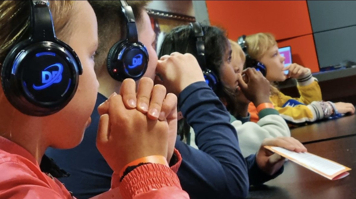Headphones in the classroom - Dolly Digital - Koptelefoon Voor In De Klas