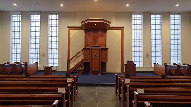 Hersteld hervormd Oud-Beijerland ziet ds. H. de Greef graag komen - Ds De Greef Wouterswoude