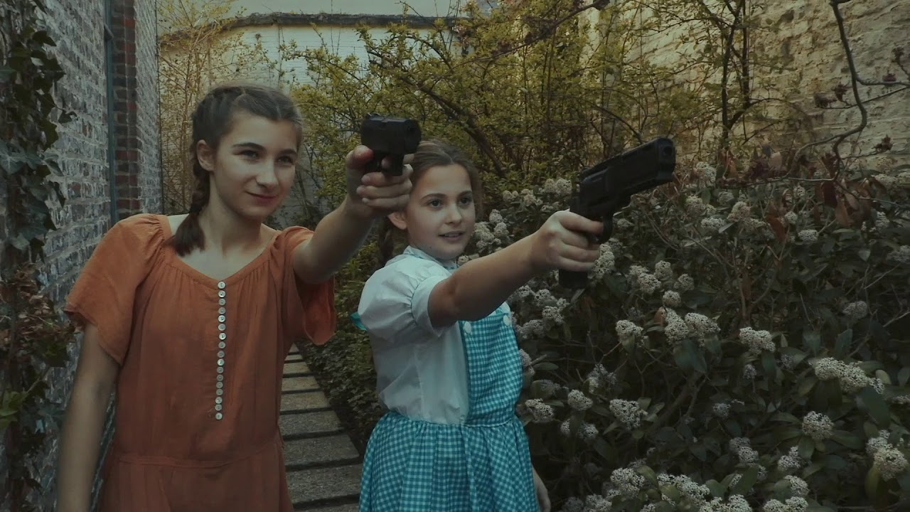 Het meisje met de vlechtjes - Wilma Geldof (trailer) - YouTube - Het Meisje Met De Vlechtjes Samenvatting