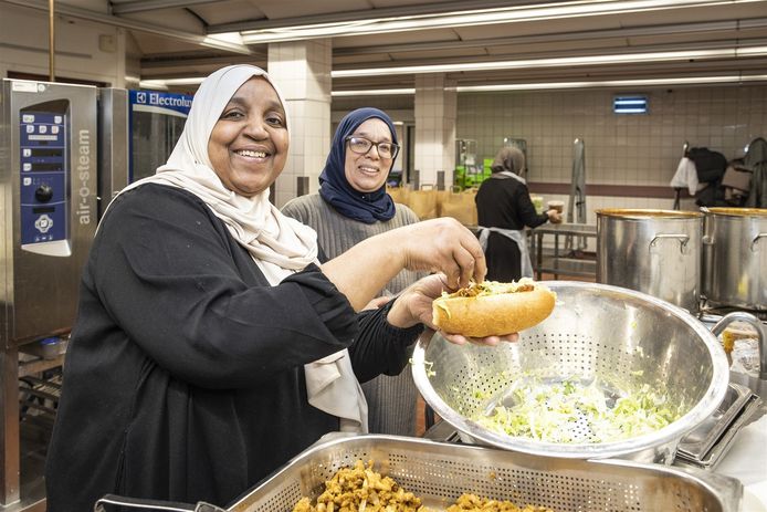 Hier scoor je als Hagenaar een gratis iftar maaltijd | Den Haag | AD.nl - Iftar Menu Den Haag