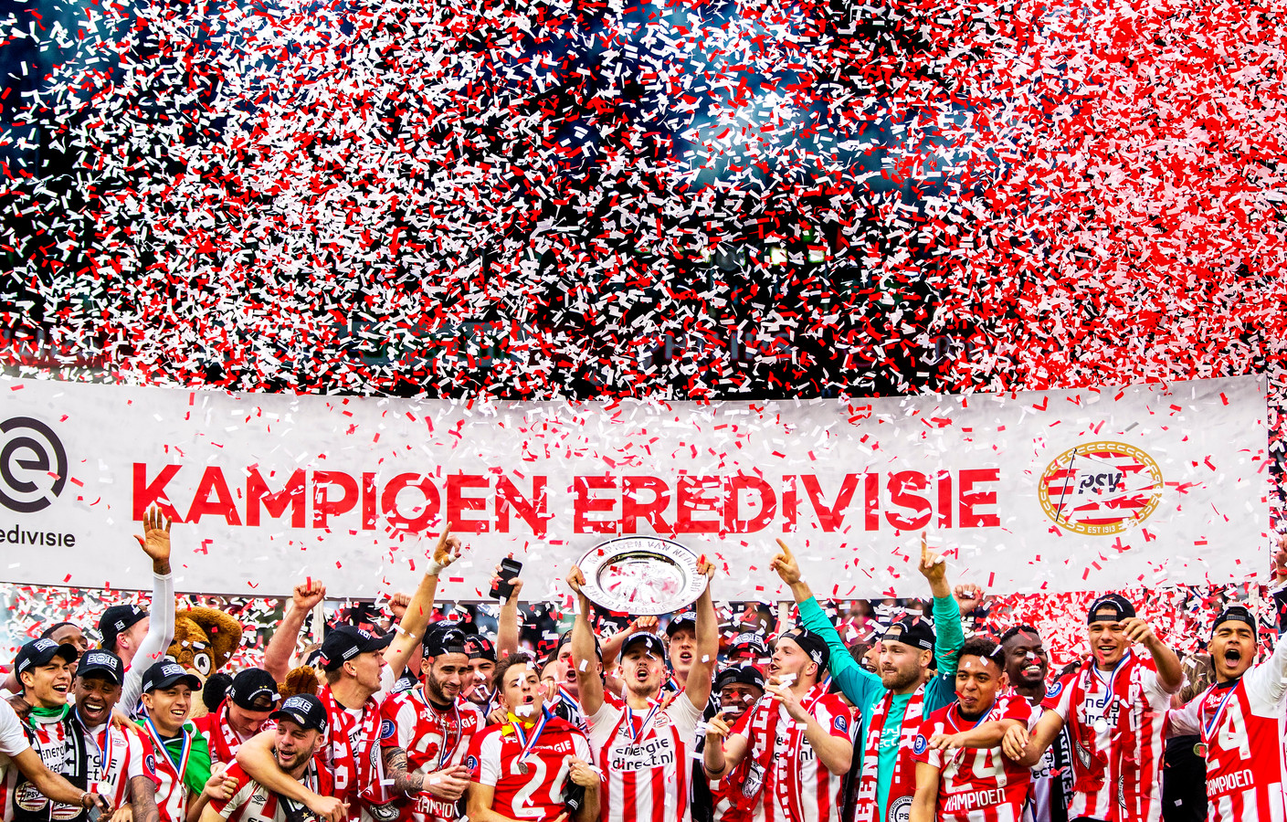 Hoe de kampioensschaal op het nippertje klaar was: PSV krijgt bij een - Wanneer Was Psv Voor Het Laatst Kampioen