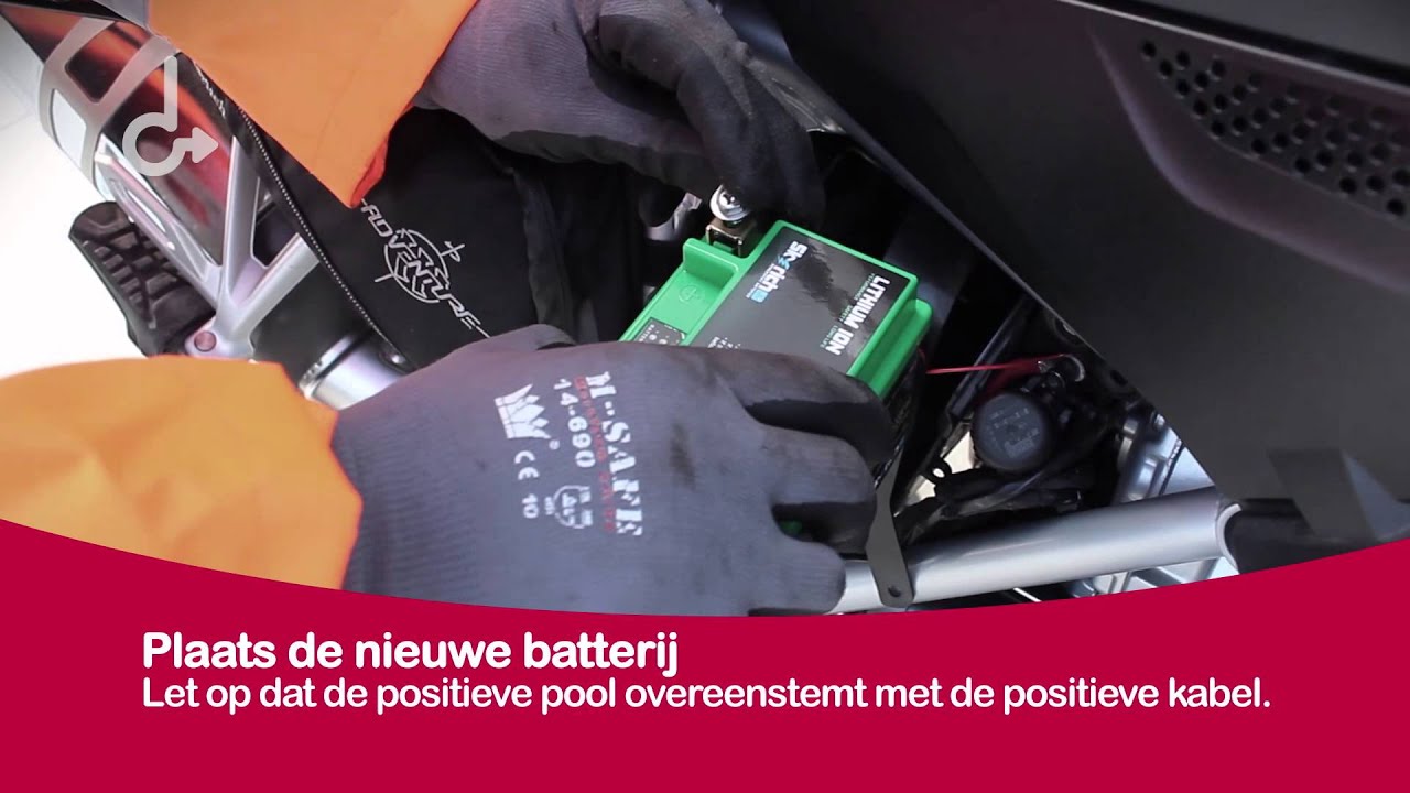 Hoe motorbatterij/accu vervangen? - YouTube - Wat Is Een C Batterij