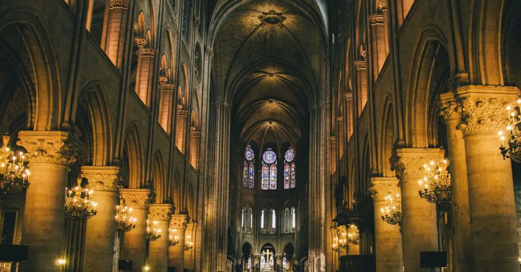 Hoe Oud Is De Notre Dame