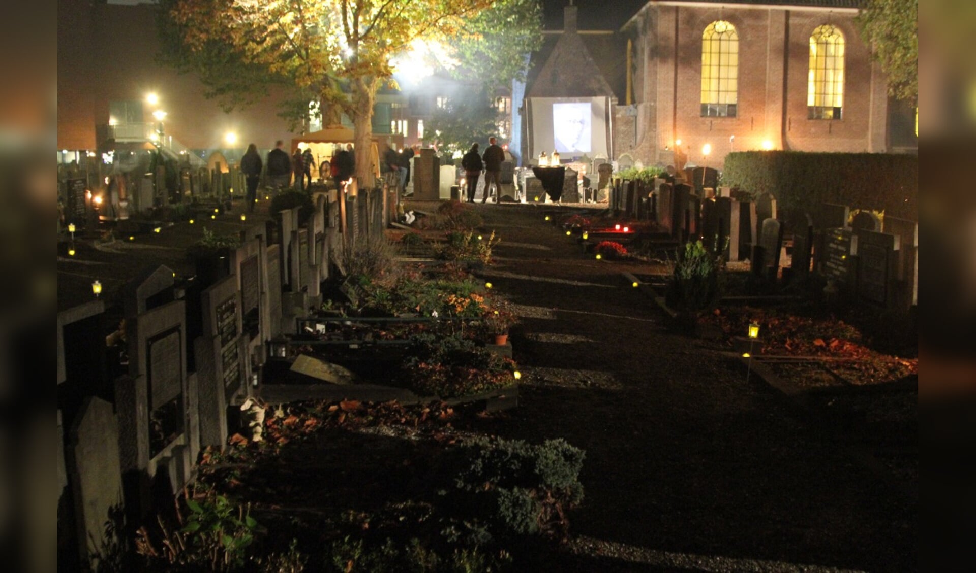 Hoe protestanten Allerzielen vieren: een lichtjesavond, zachte muziek - Hoe Lang Duurt Kerkdienst Allerzielen