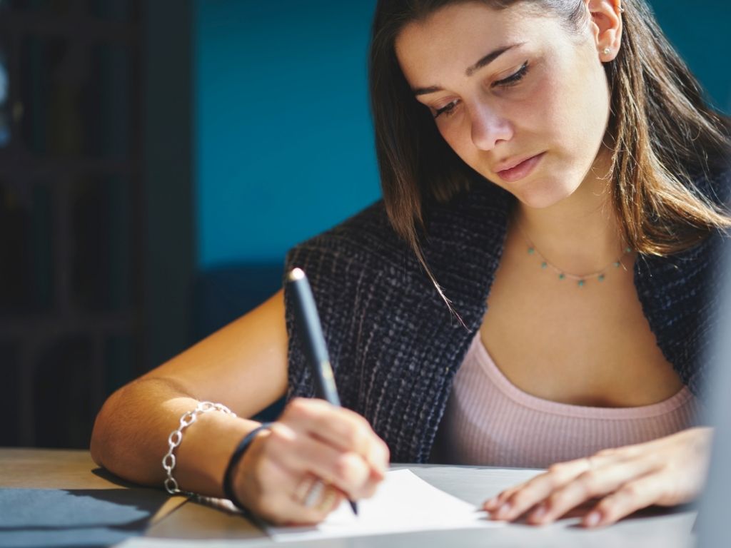 Hoe schrijf je een goed essay voor je studie? | Kamer.nl - Hoe Schrijf Je Een Essay