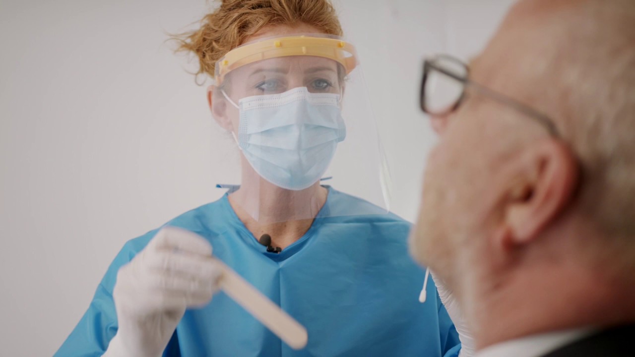 Hoe werkt een coronatest? - YouTube - Hoe Ziet Een Positieve Coronatest Eruit