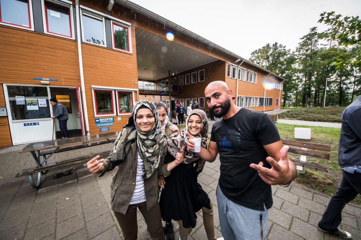 Hoe wonen asielzoekers in het azc in Den Haag? Dat kun je zelf gaan - Azc Den Haag Locaties