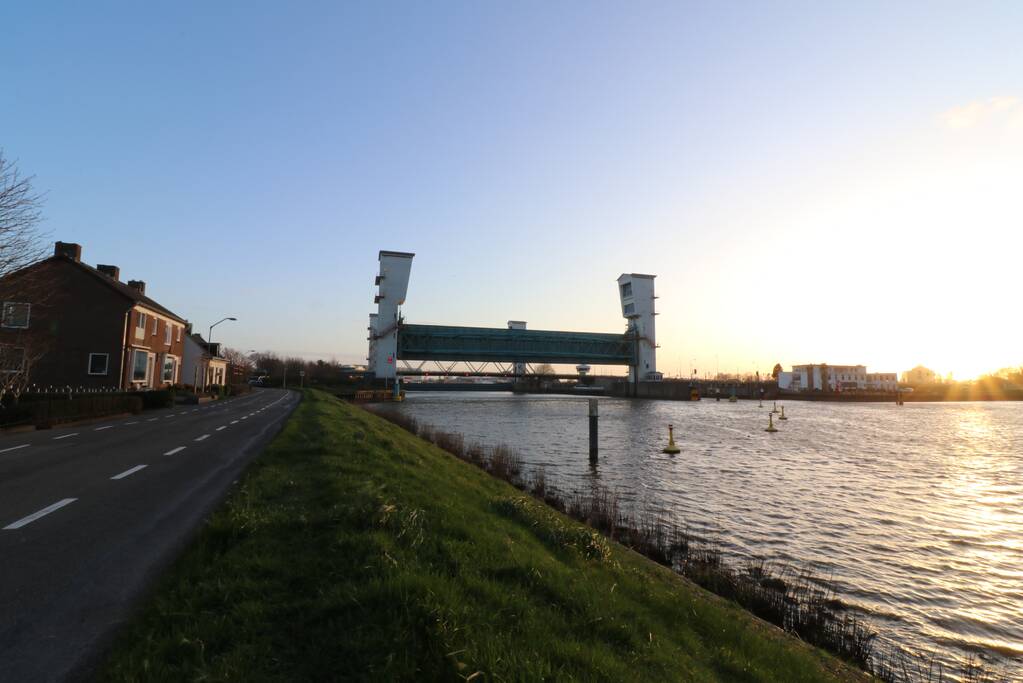Hollandsche IJsselkering gesloten door hoog water, IJsseldijk in - Hoog Water Krimpen Aan Den Ijssel