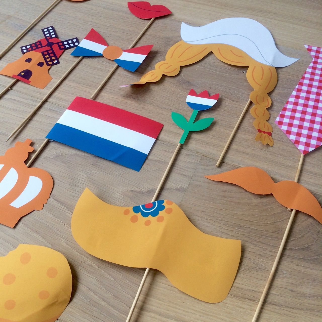 Hollandse Photo Booth | Knutselen koningsdag, Kids crafts, Holland - Woorden Spellen Ik Hou Van Holland