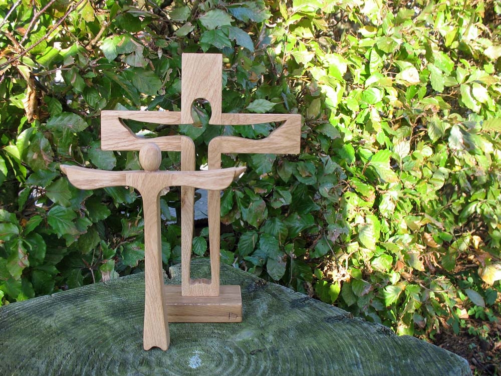 Houten kruis met Christusfiguur | René Bruns Schrijnwerker - Kruis Maken Van Hout
