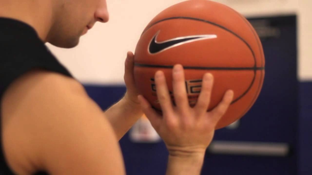 How to Shoot a Basketball With Hand Positions - YouTube - Mag Je Bij Basketbal Uit De Handen Slaan