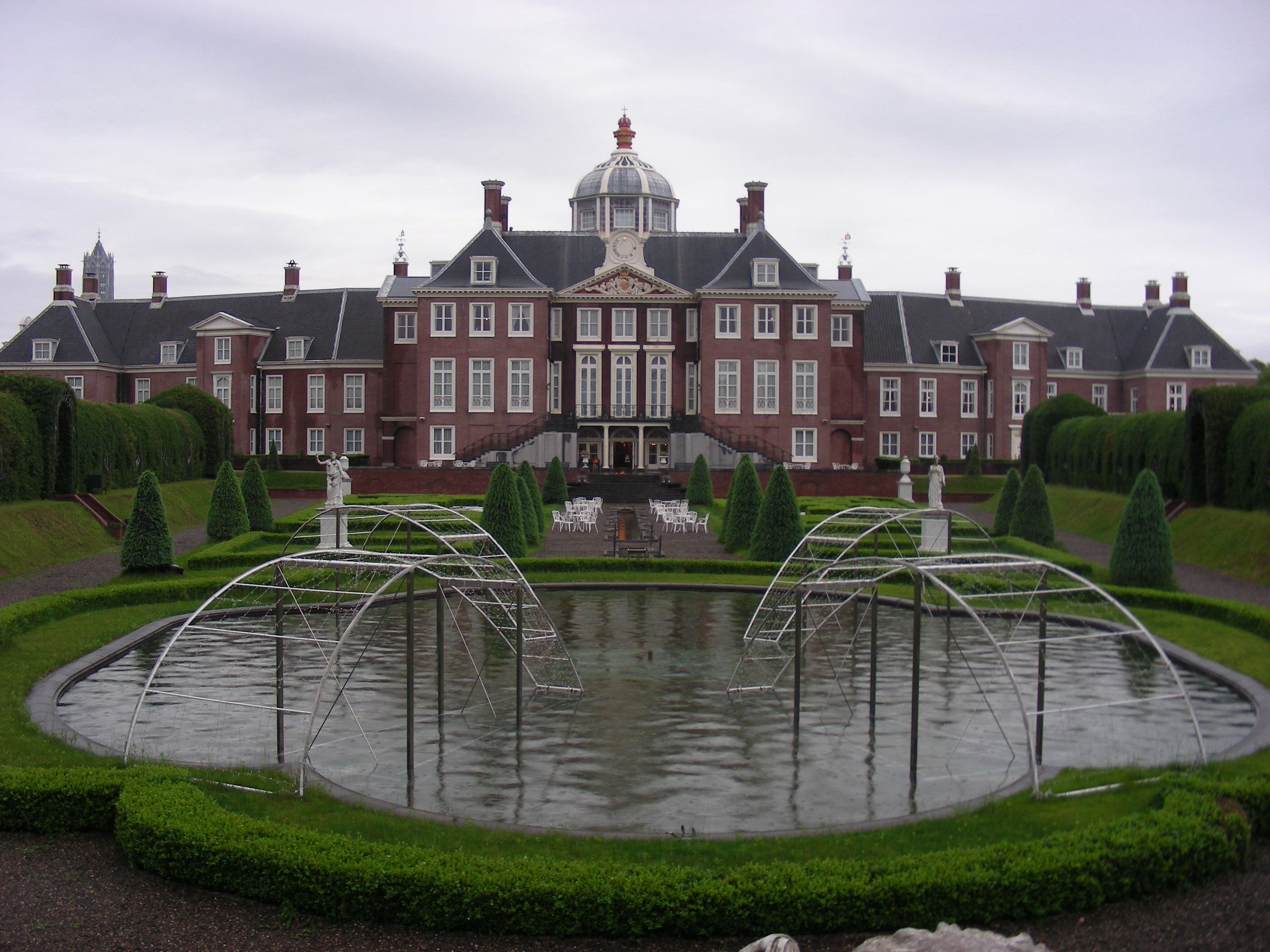 Huis ten Bosch, English: "House in the Woods") is a royal palace in The - Paleis Huis Ten Bosch Den Haag