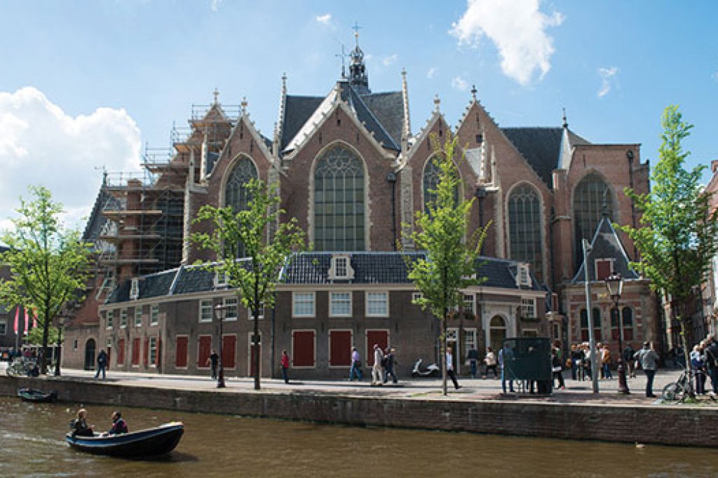 Iglesia Oude Kerk de Ámsterdam - Holland.com - Oudste Kerk In Amsterdam