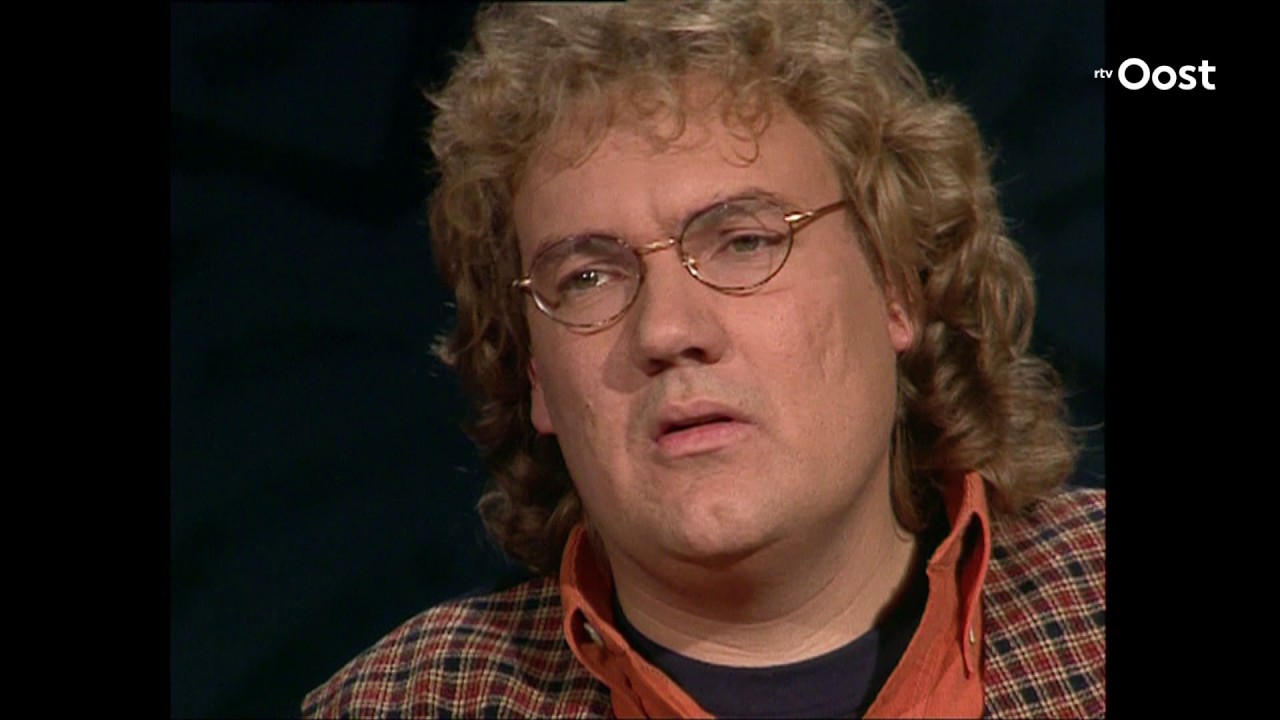 In Enschede geboren cabaretier, zanger en schrijver Henk Elsink - Nederlandse Schrijver Van Bruiloft Aan Zee