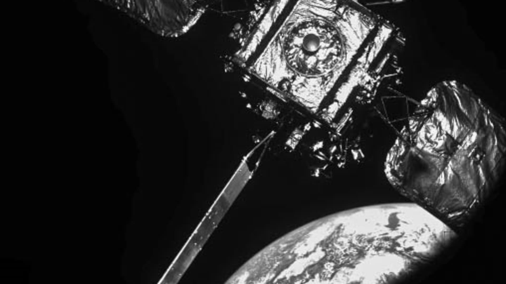Investing in Space: Satellite terminology guide - Welk Buisje Voert Talg Of Zweet Af