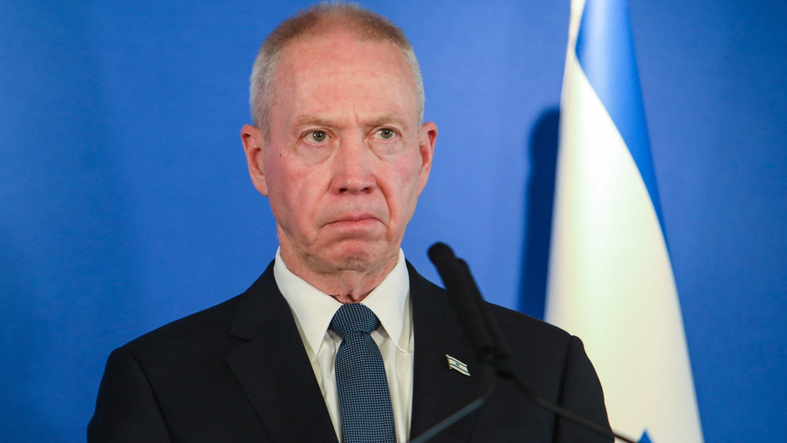 Israel defence minister to retain position, will apologise to Netanyahu - Minister Van Defensie Tijdens Val Srebrenica