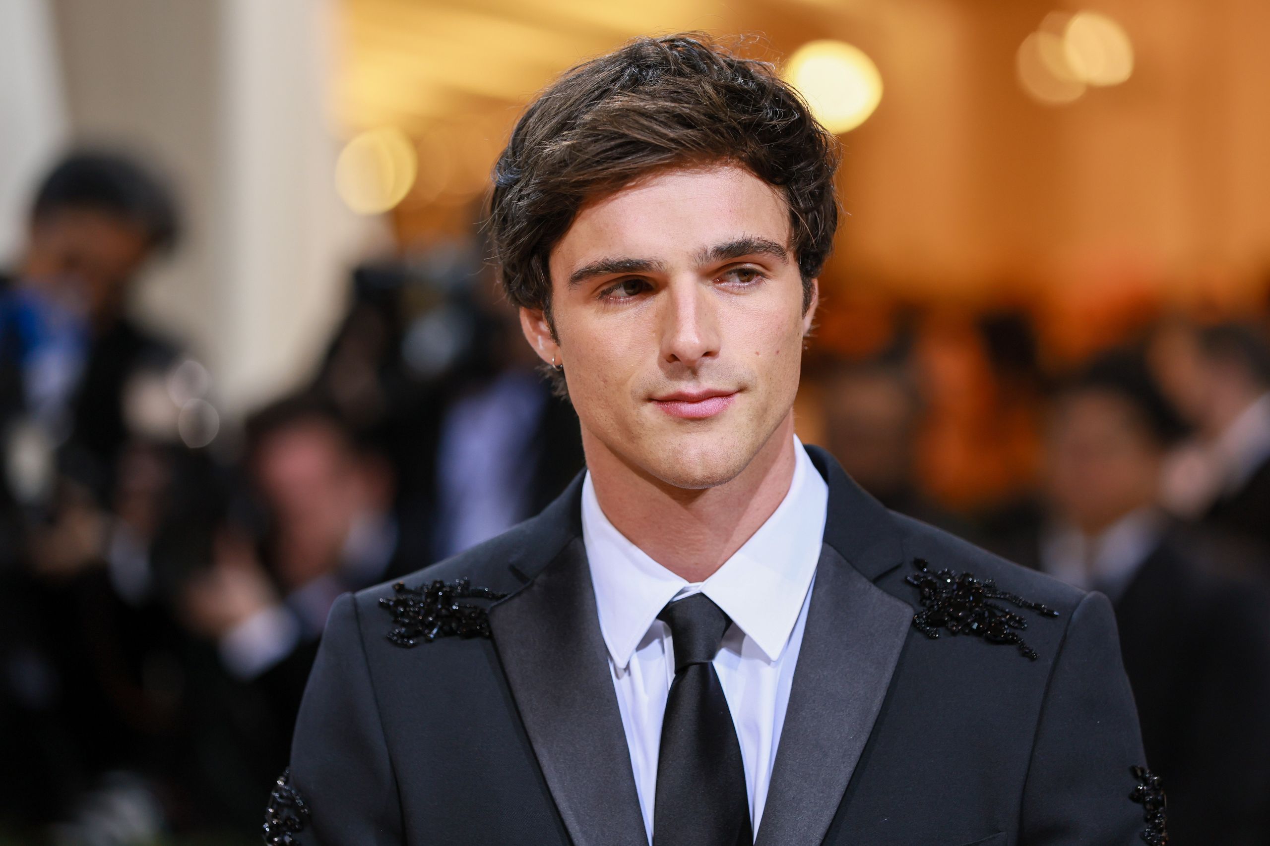 Jacob Elordi Went Full Elvis Presley in New Photo From the Set of - Jacob Derwig En Kim Van Kooten