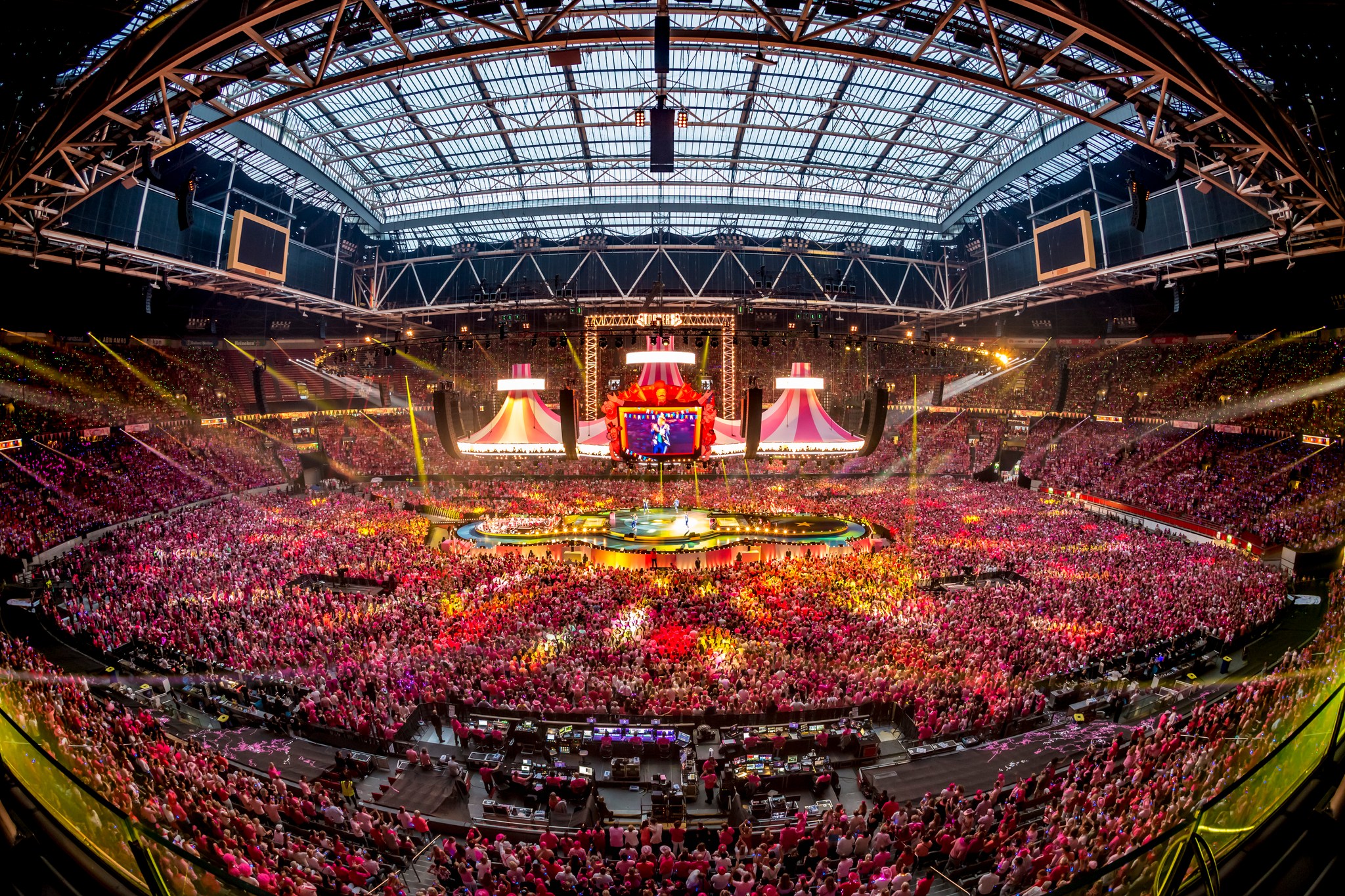 Johan Cruijff ArenA - MccauleyDeon - Hoeveel Mensen Kunnen Er In De Arena
