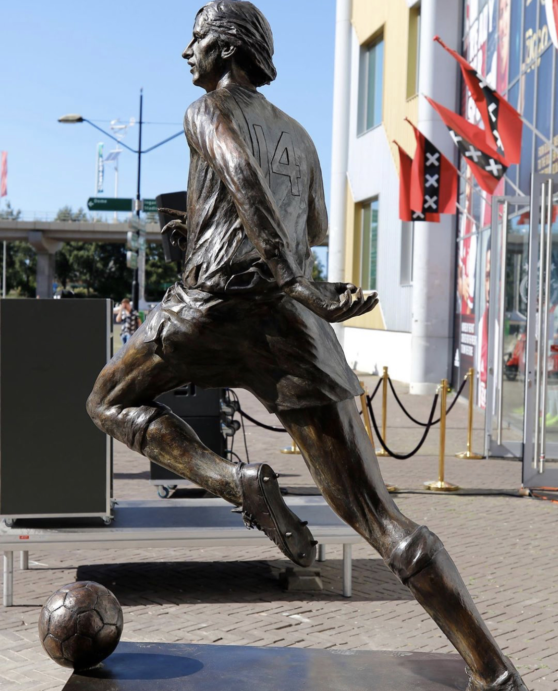 Johan Cruijff standbeeld in Amsterdam - De Wereld van Johan Cruijff - Waarom Johan Cruijff Schaal In Eindhoven