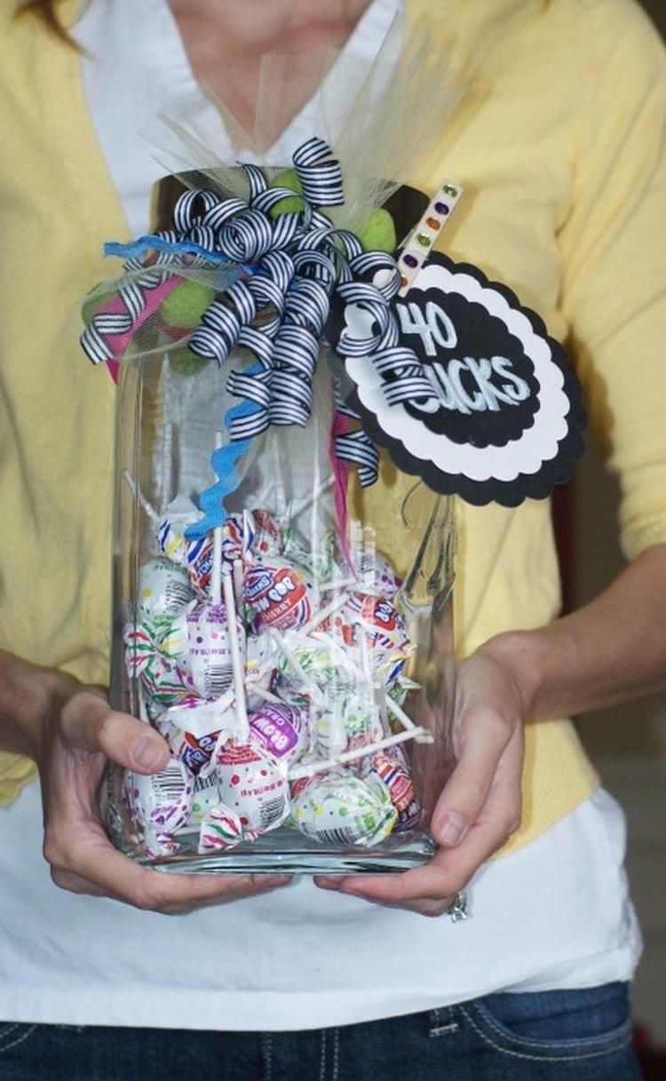 kadootje voor iemand die 40 wordt. 40 sucks! 40th Bday Ideas, 40th - Wat Geef Je Iemand Die 40 Wordt