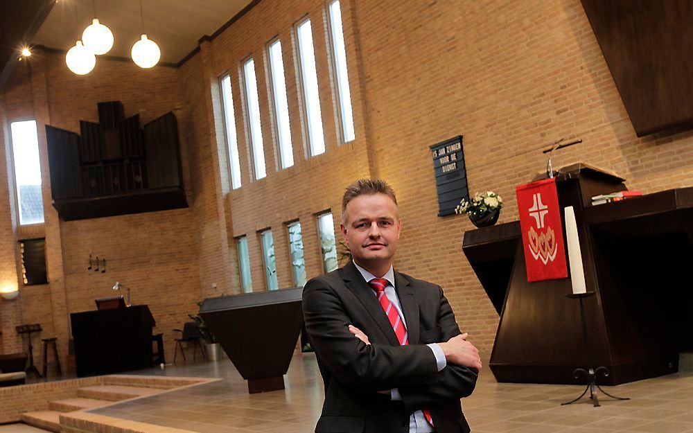 Kand. R. van Putten eerste onbetaalde predikant in PKN - Kandidaat Gm Van Putten