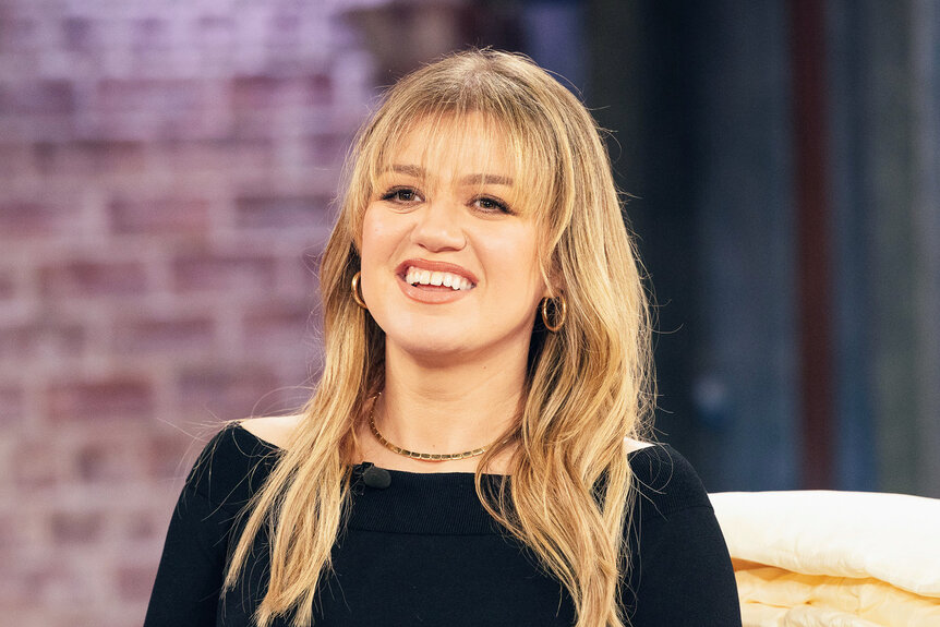 Kelly Clarkson Got Bangs and They Look Amazing: See Pic - Kelly Van Der Veer Man