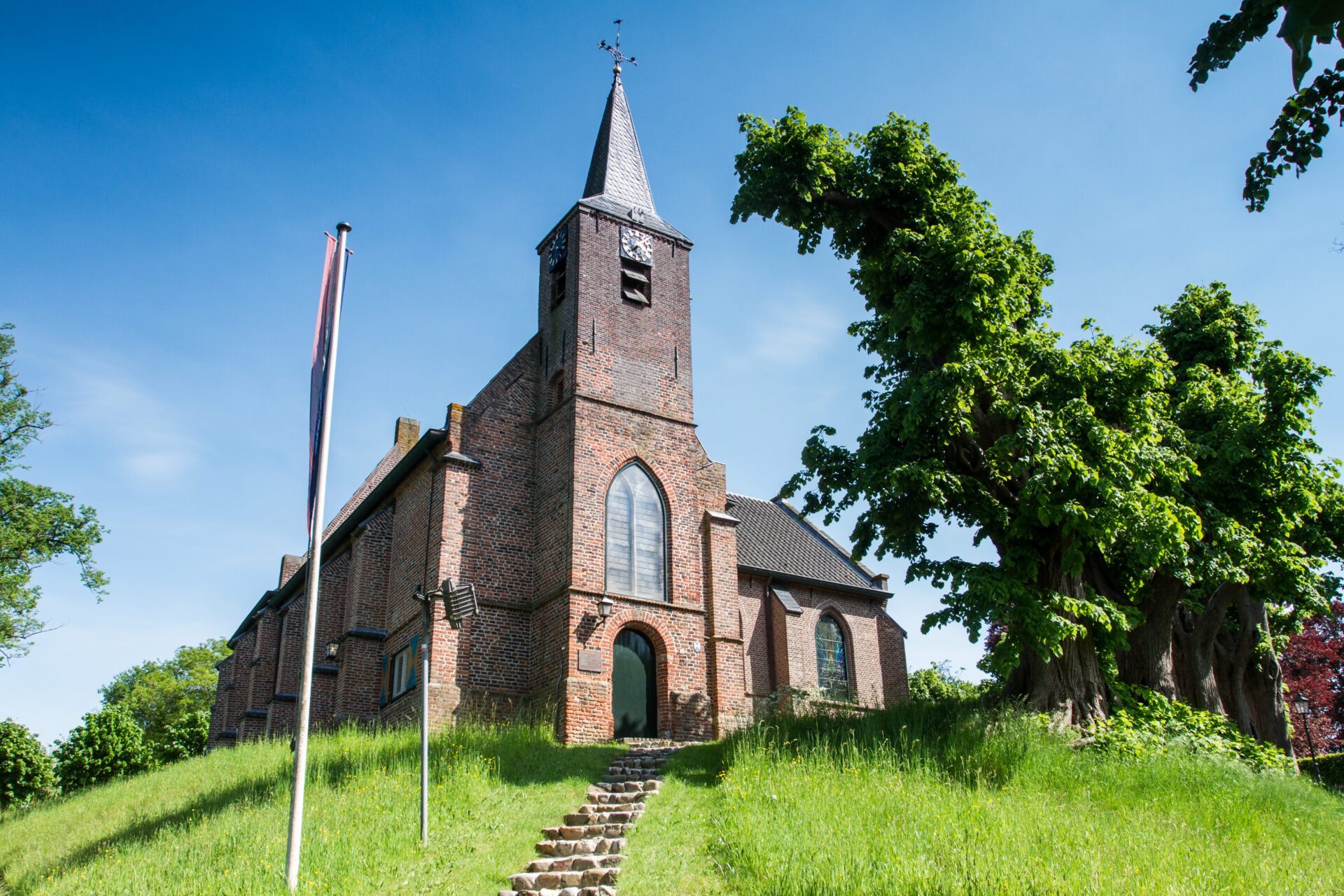 Kerkje Op De Heuvel