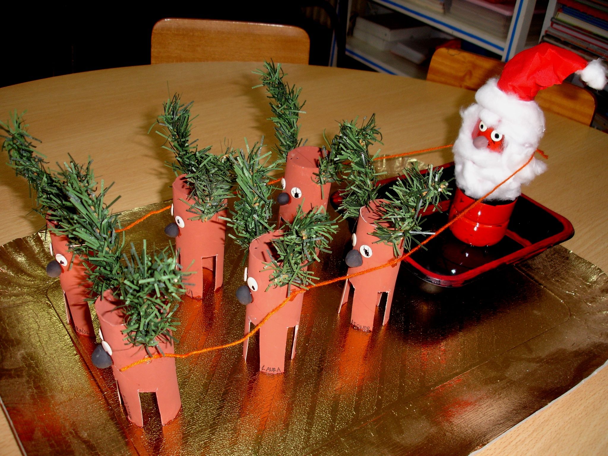 kerstman + rendieren van wc-rolletjes e.a. | Kerst knutselen, Kerst - Hoe Heten Alle Rendieren Van De Kerstman