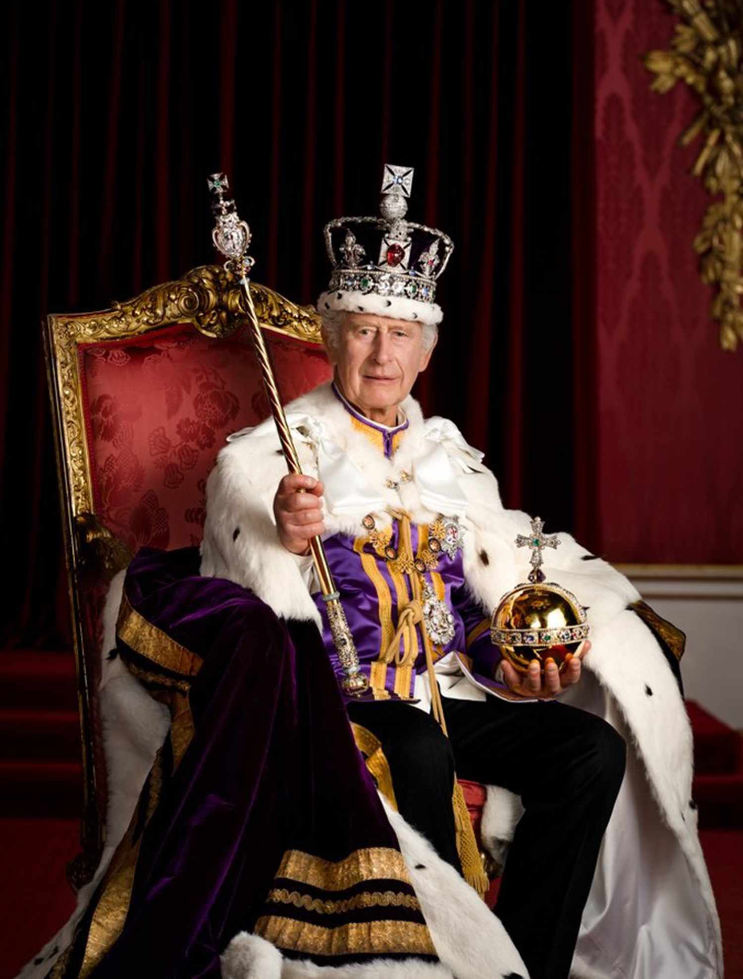 King Charles and Queen Camilla Official Coronation Portraits Revealed - Wanneer Is De Kroning Van Charles