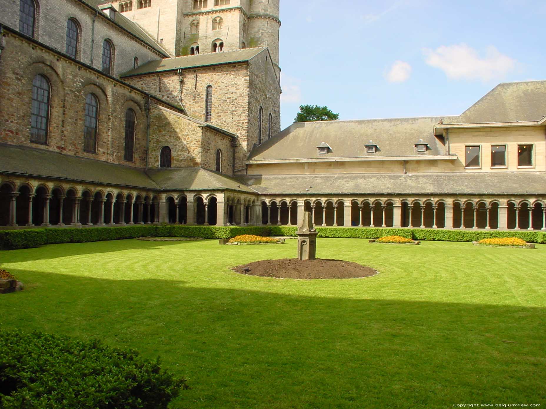 Klooster van Sint-Getrudiskerk NIVELLES / NIJVEL foto - Wat Is Een Klooster