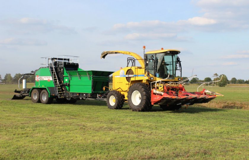 Knoll: met één combinatie mais hakselen, persen en wikkelen - Smart farming - Een Van De Of één Van De