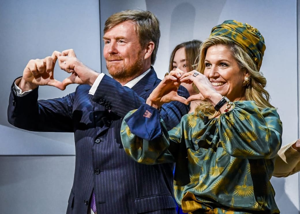 Koning Willem-Alexander op Koningsdag onthaald met 'Rotterdams - Waar Is De Koning Met Koningsdag
