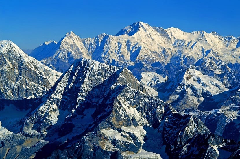 La cordillera del Himalaya - Hoe Oud Is De Himalaya