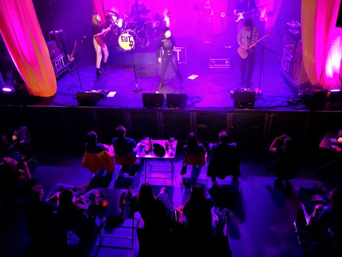Lachende gezichten bij test-event Gebouw-T in Bergen op Zoom - Muziek Bergen Op Zoom