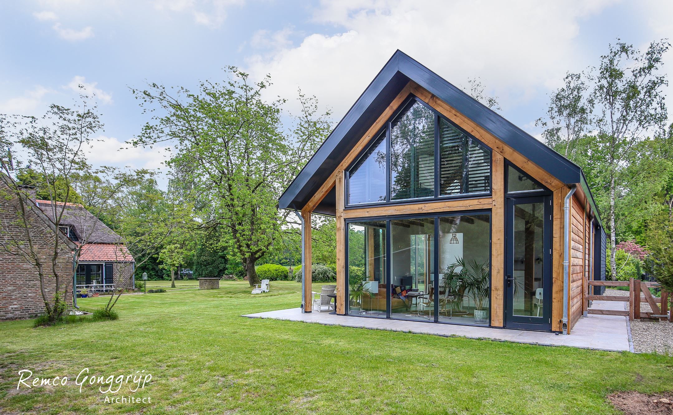 Landelijke woning met hout | Architectuur huis, Buitenkant huis - Gemeente In De Vorm Van Een Sliert Woningen