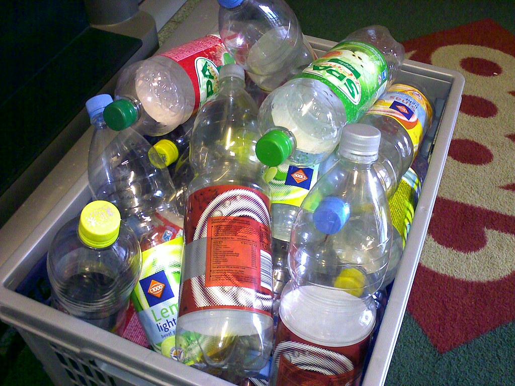 Lege flessen inleveren. Wie weet hoeveel statiegeld het is… | Flickr - Hoeveel Statiegeld Op 1 5 Liter Fles