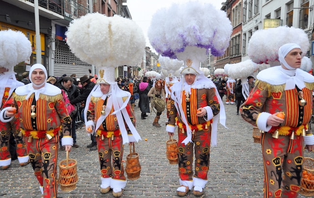 Les Gilles, le patrimoine vivant de Binche | JDM - Gilles Van Der Loo Cafe Dorian