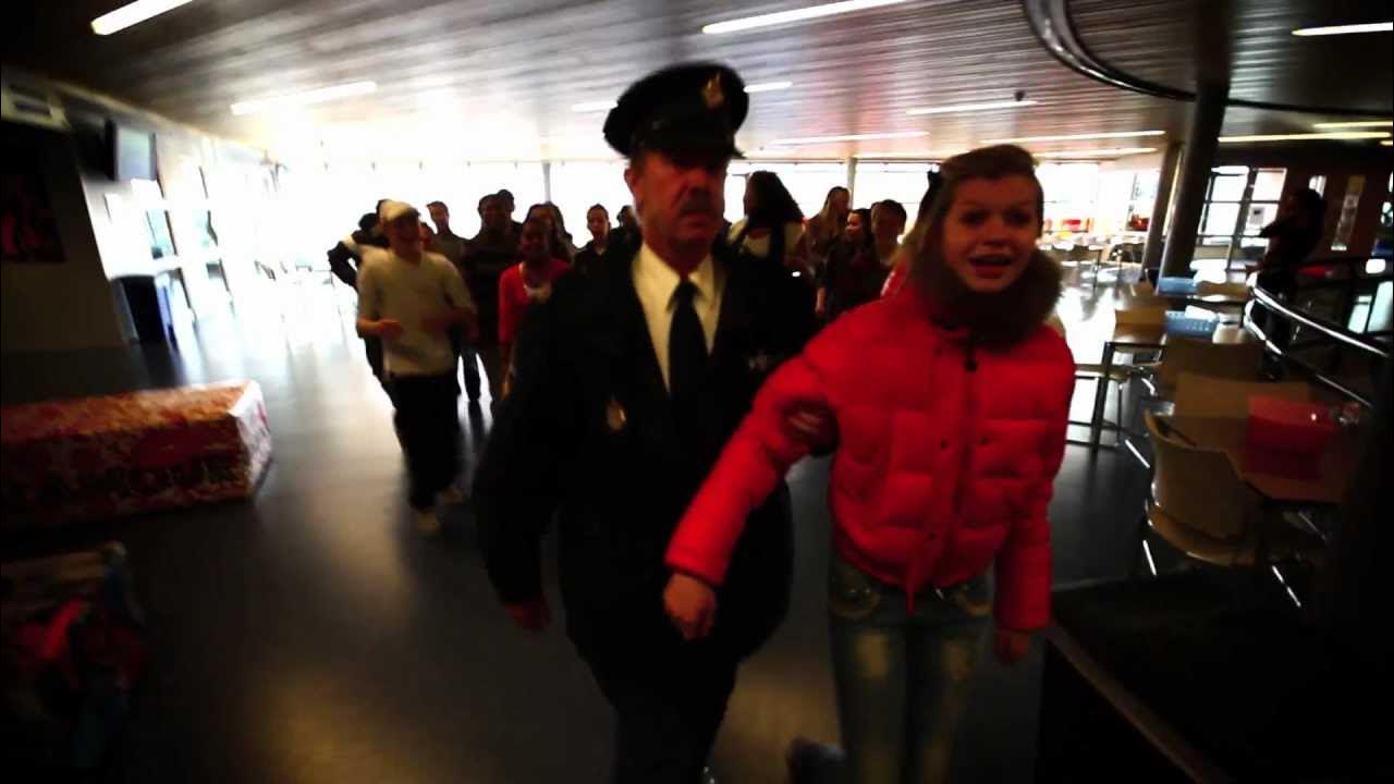 Lipdub Arm Rijkrap; Montaigne Lyceum, Den Haag 2KMA - YouTube - Montaigne Lyceum Kiekendiefstraat Den Haag