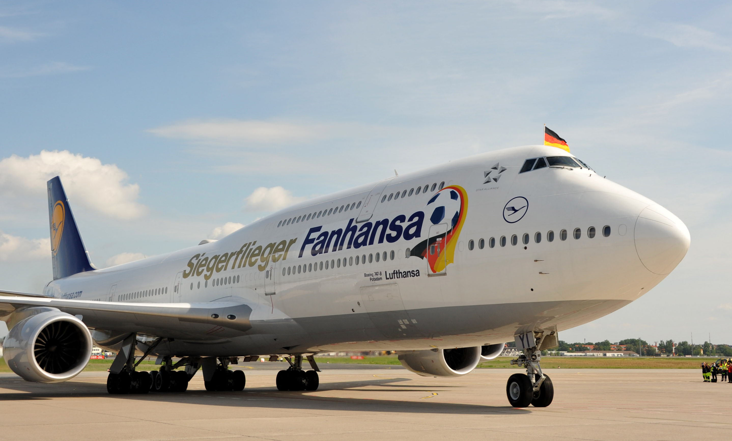 LUFTHANSA Extends The ‘Siegerflieger’ Livery to 2016! | Lufthansa Flyer - Lufthansa Is Part Of Star Alliance