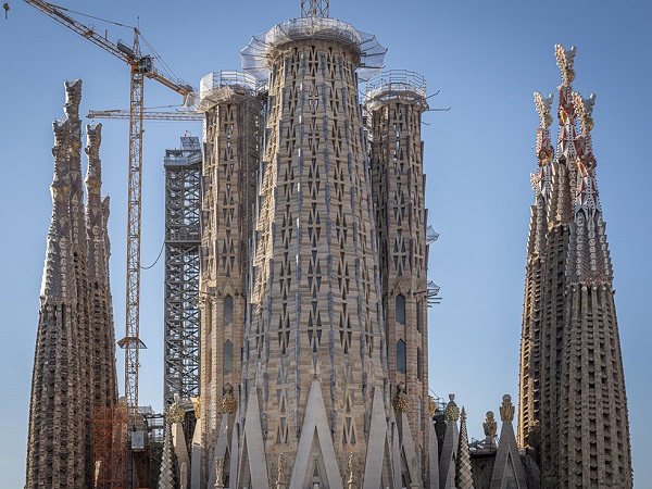 LuxPrint antiglare glass with vision through at Sagrada Familia - Heiligdom Al 140 Jaar In Aanbouw