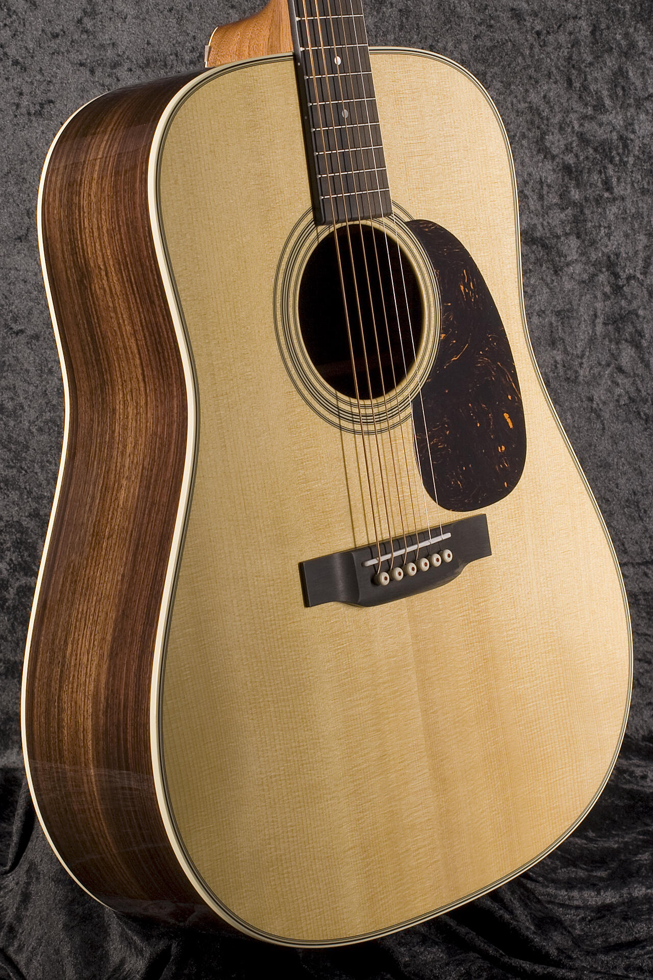Martin Guitars D-28 | Guitar Gallery | Musik Produktiv - Martin Luther King Martin Luther