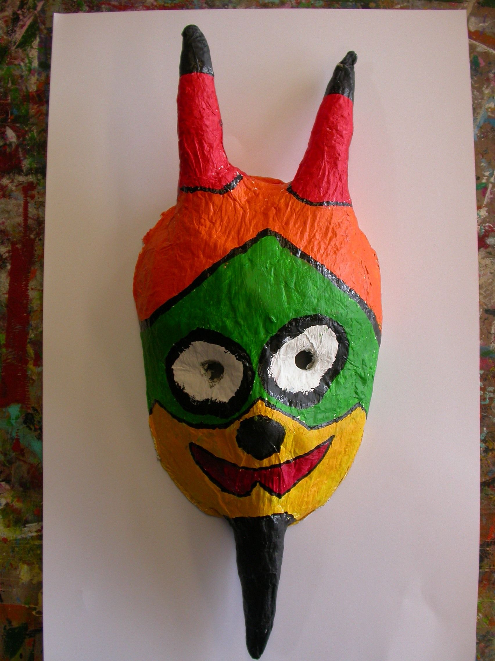 Masker Maken Van Papier Mache