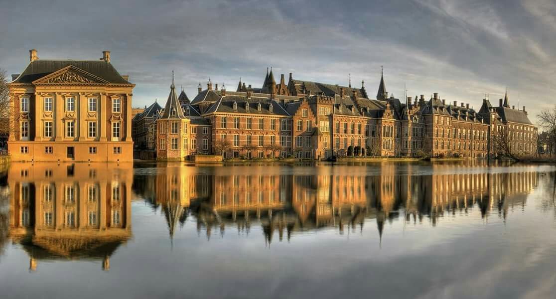 Mauritshuis en regeringsgebouwen Binnenhof. Netherlands Tourism - Hoe Groot Is Het Binnenhof In Den Haag