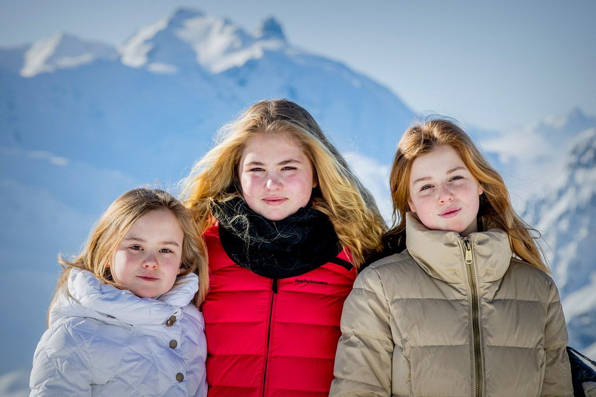 Máxima y Guillermo de Holanda, muy cómplices en la nieve con sus hijas - Hoe Heten De Kinderen Van De Koning