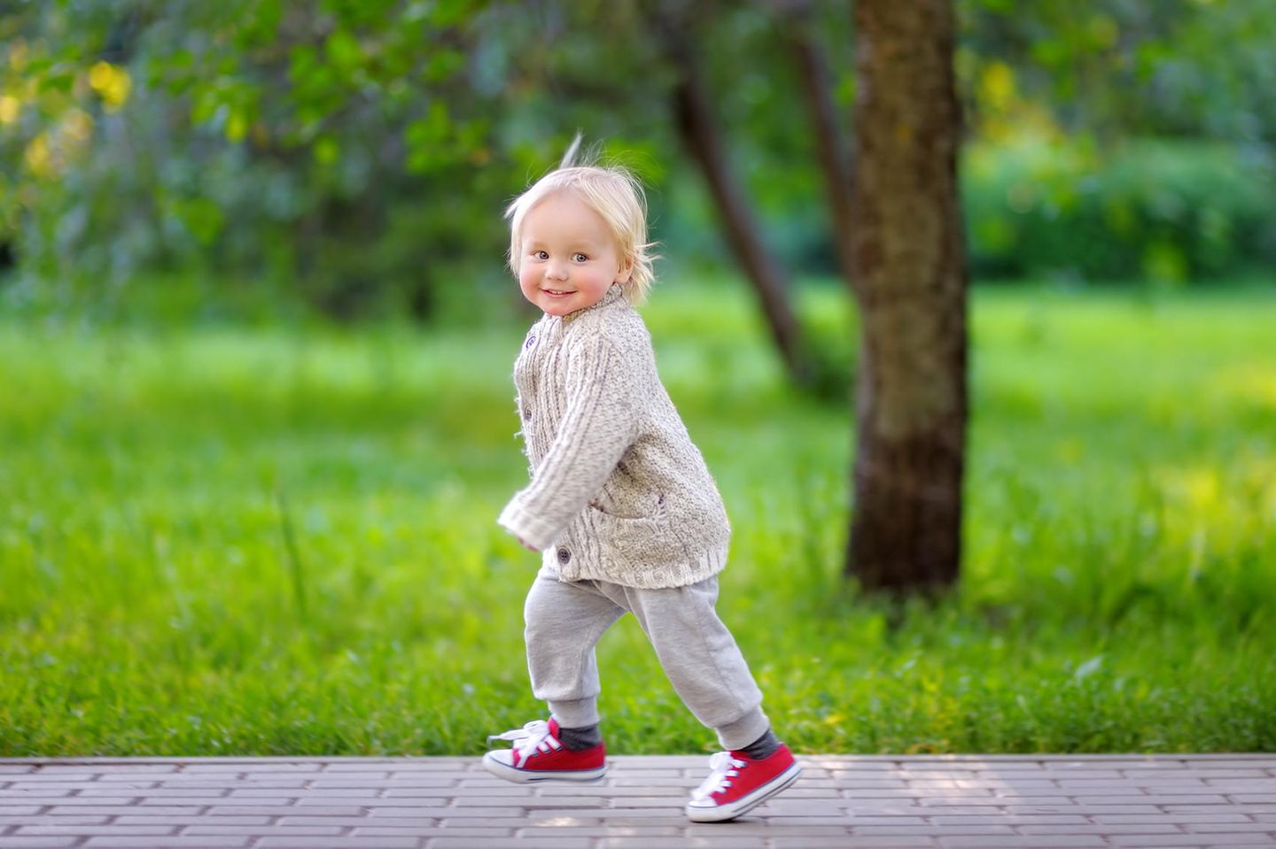 Mein Kind ist 2 Jahre – das kann es alles schon! | Eltern.de - Kind Pijn Op De Borst