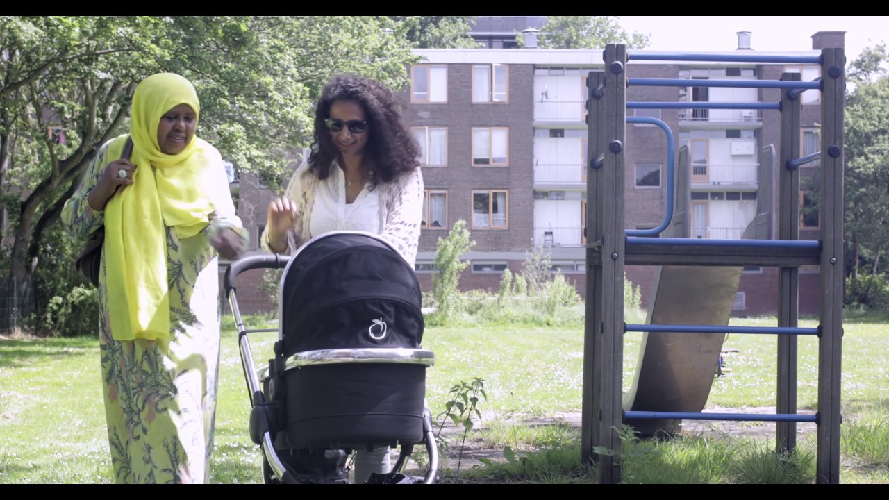 Meisjesbesnijdenis - bevalling - YouTube - Besnijdenis Voor En Na Vrouw